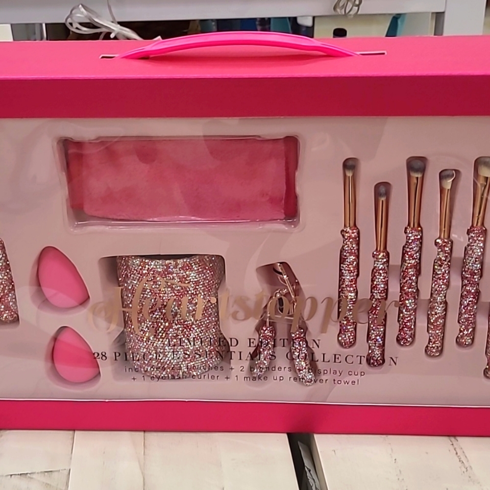 COPY - Glitz and Glam Heart Stopper Limited Edition makeup set